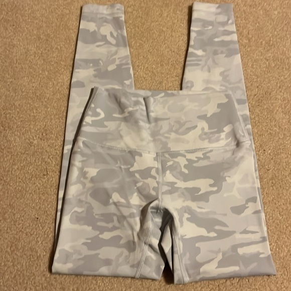 Lululemon Leggings Size 6 White/Gray Camo - Picture 2 of 3